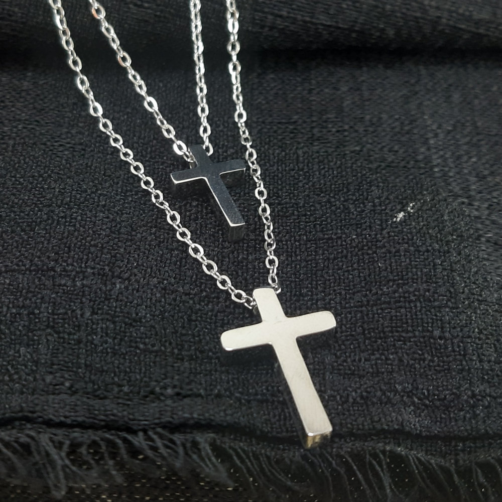 Gargantilha cruz dupla prateado