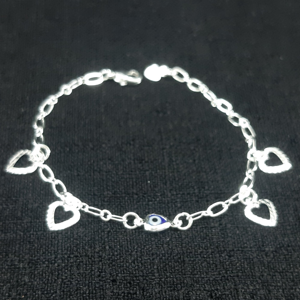 Pulseira infantil com olho grego e corações vazados