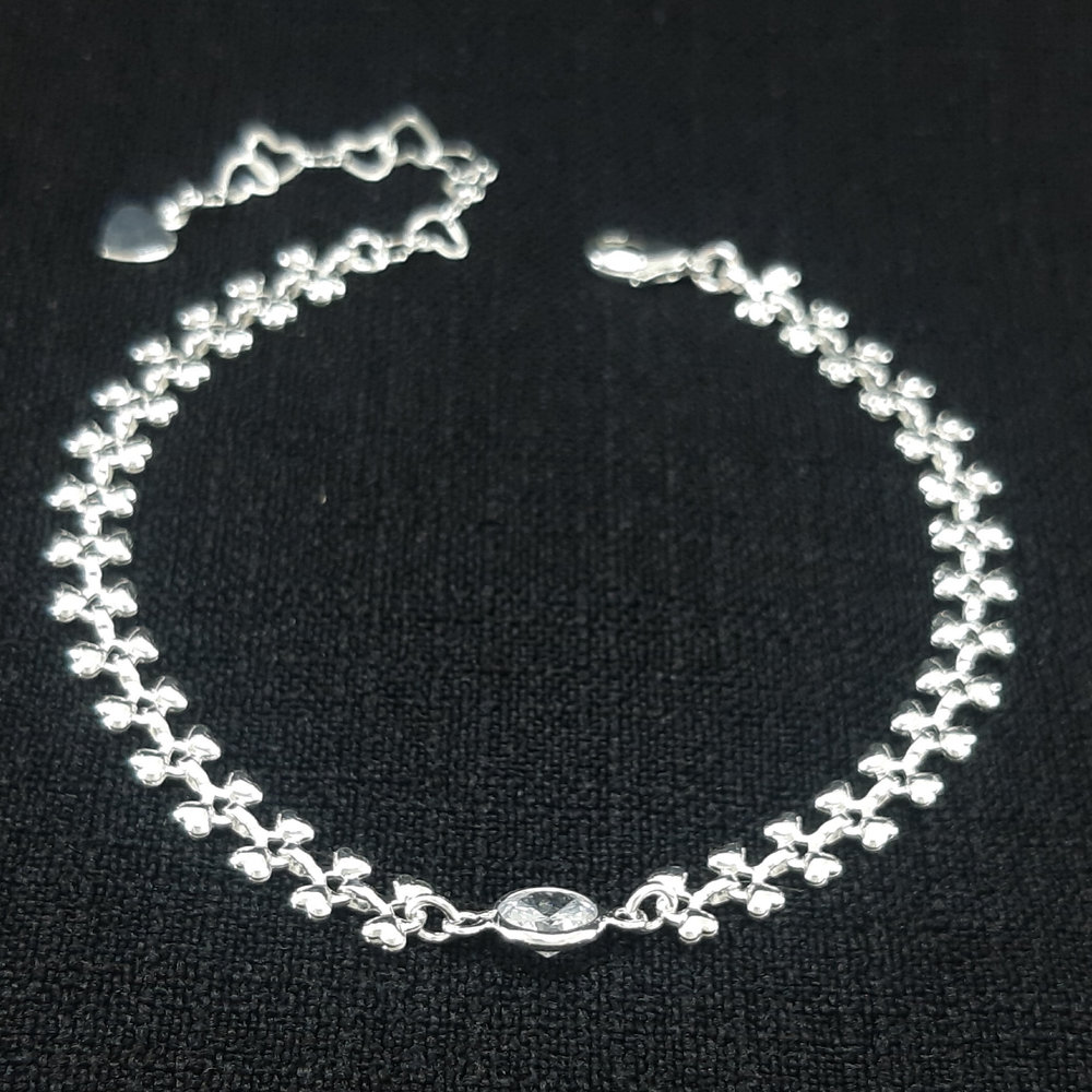 Pulseira detalhes coração com ponto de luz cristal