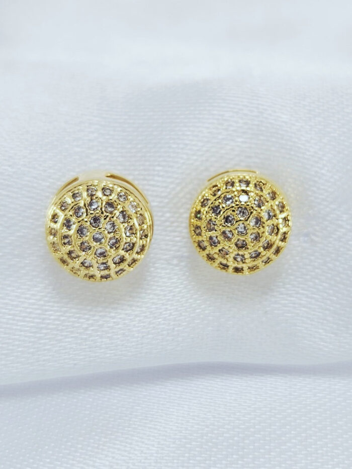 Brinco detalhado com cristais