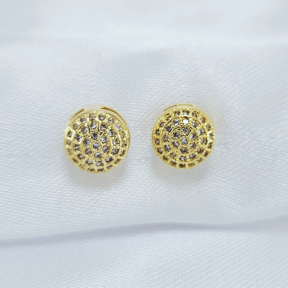 Brinco detalhado com cristais