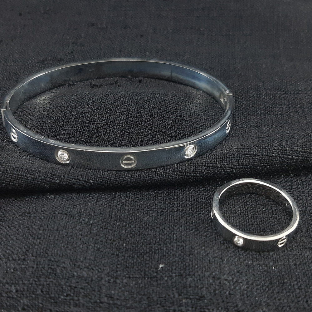 Bracelete e anel detalhe cartier