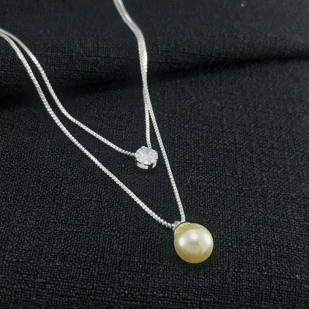 Gargantilha dupla perola com ponto de luz