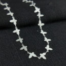 Gargantilha choker borboleta branca esmaltada