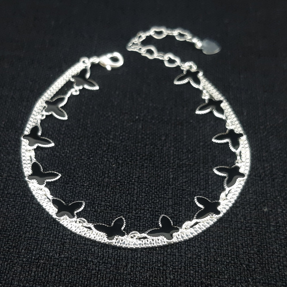 Pulseira dupla com borboleta preta esmaltada