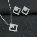 Conjunto quadrado vazado com pedra cristal