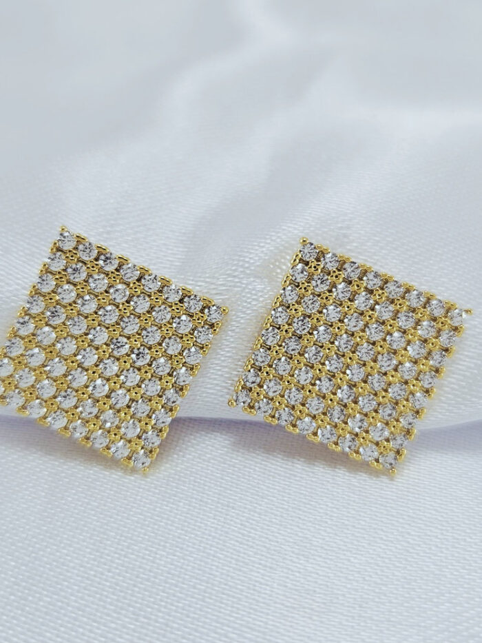 Brinco quadrado cravejado