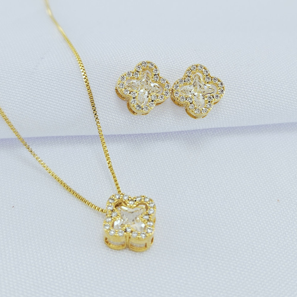 Conjunto trevo pedra cristal cravejado