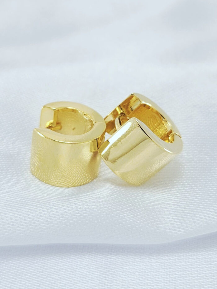 Brinco argola larga lisa