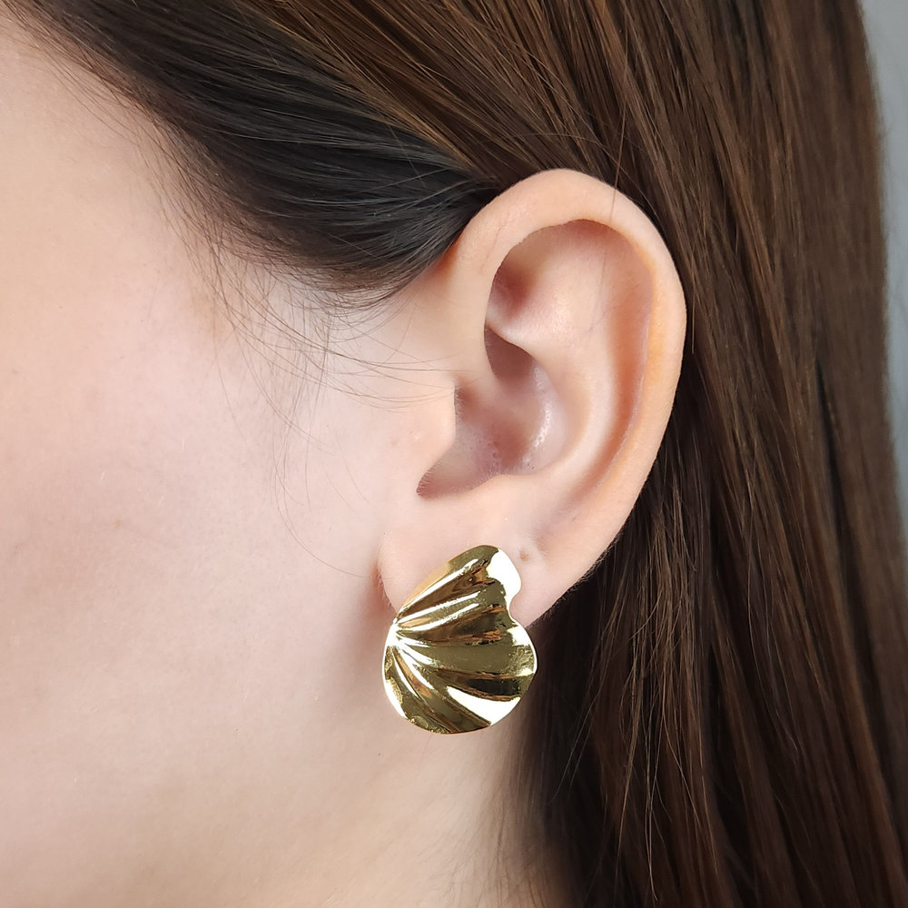 Brinco orgânico estilo asas detalhado