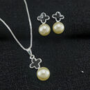 Conjunto trevo preto com pérola