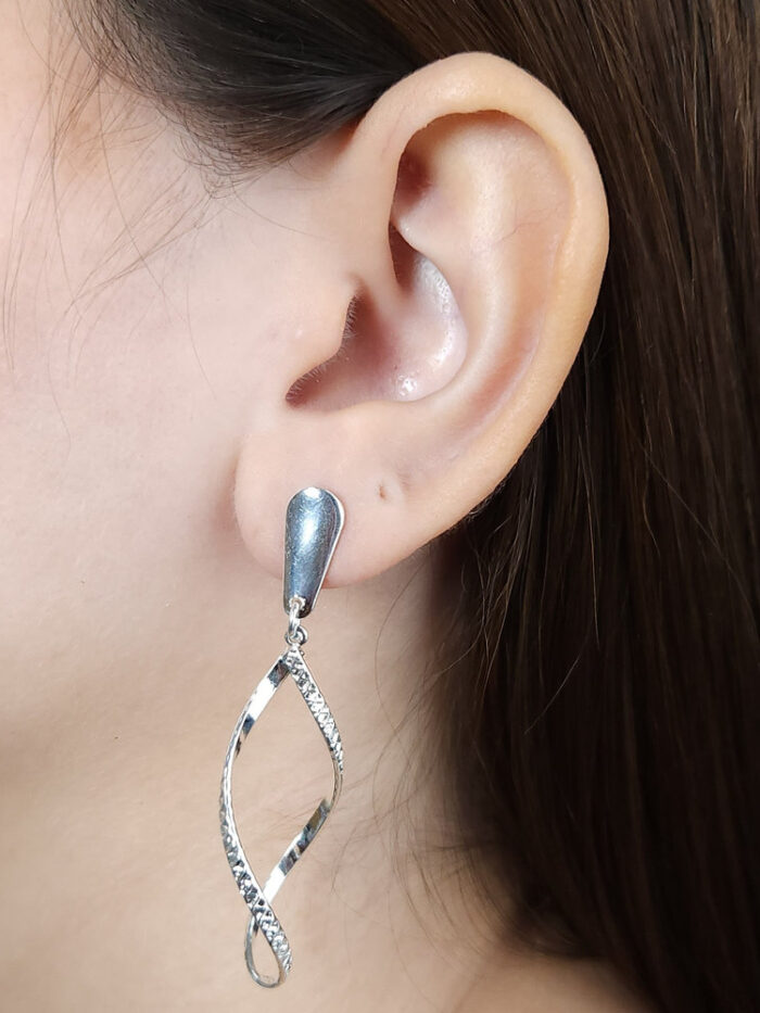 Brinco base oval elo torcido