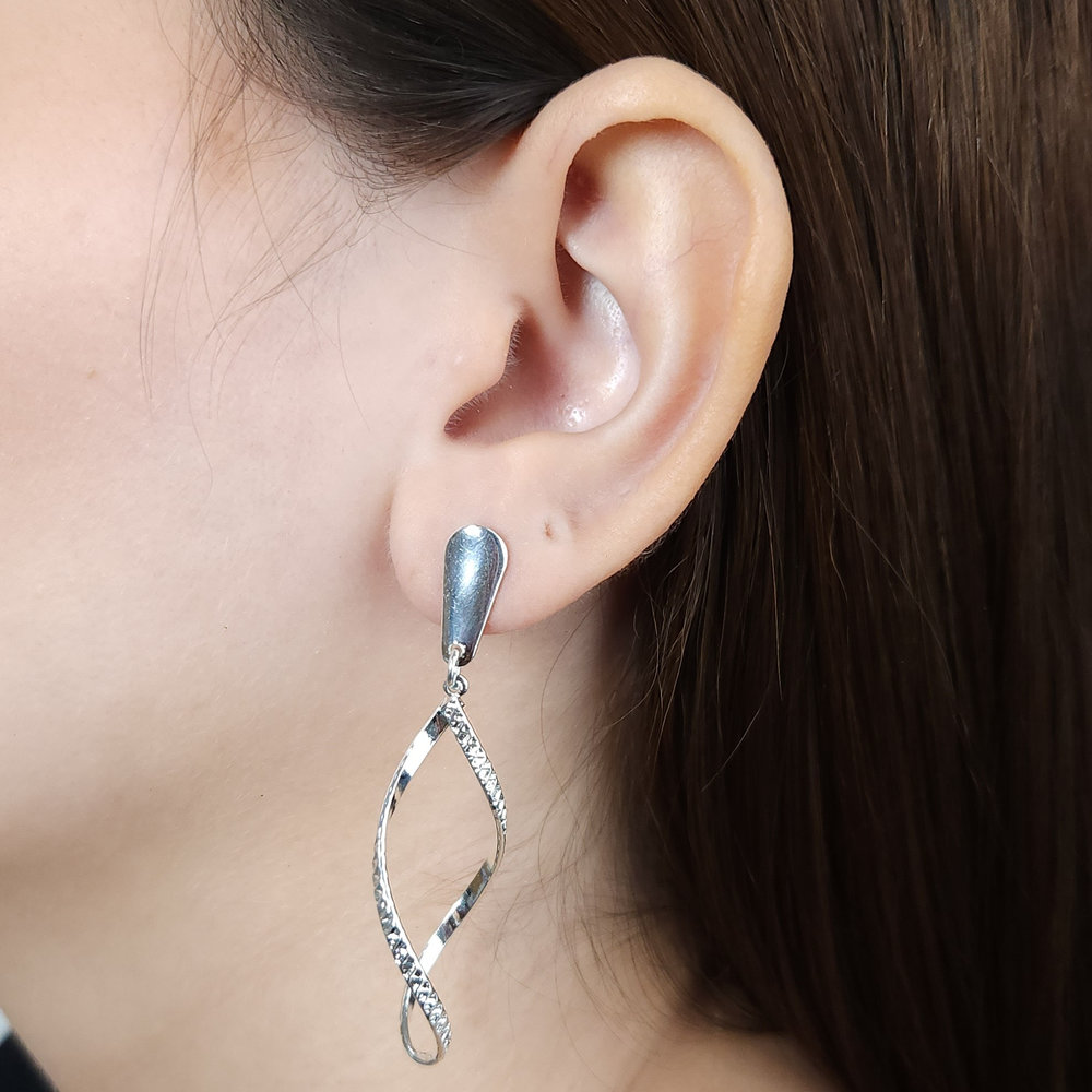 Brinco base oval elo torcido