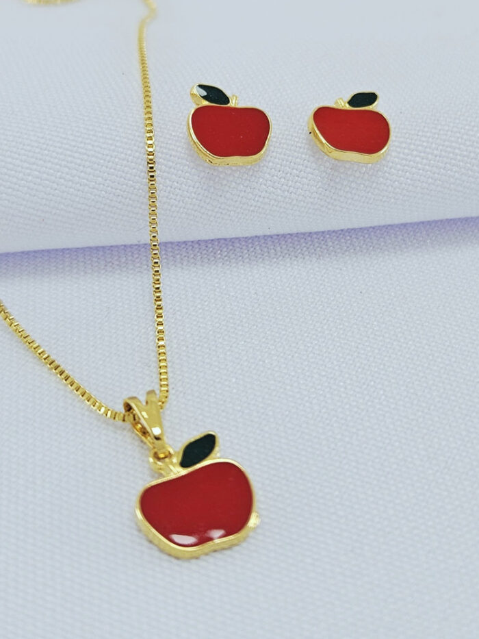 Conjunto infantil com maçã