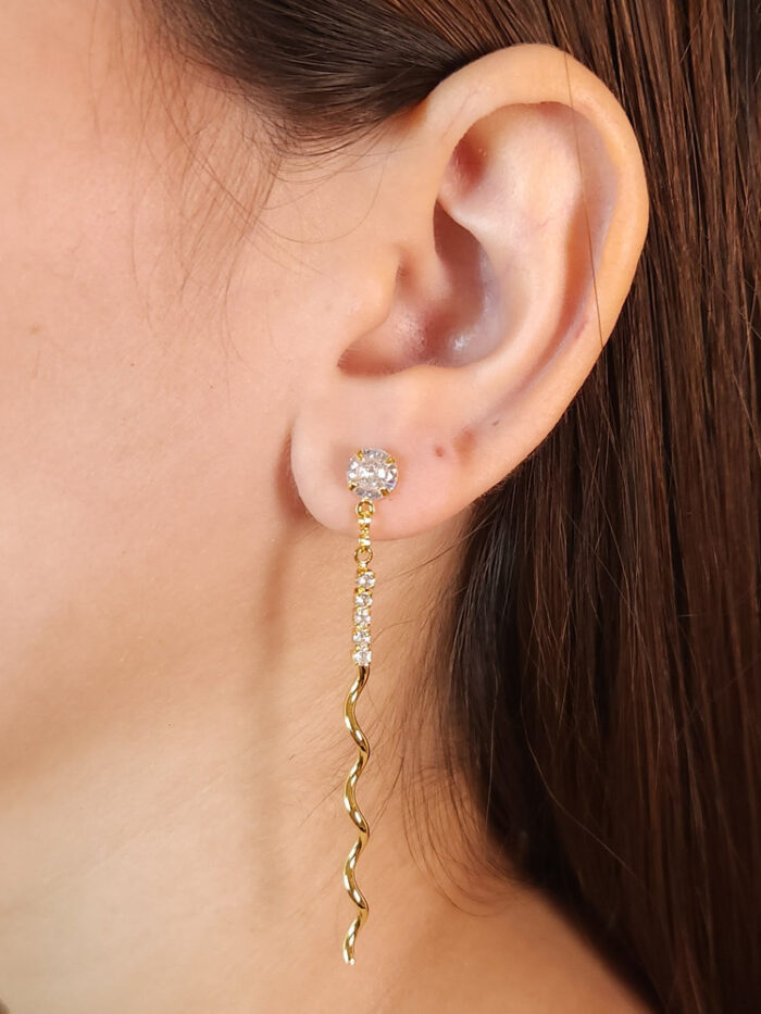 Brinco base cristal com fio enrolado