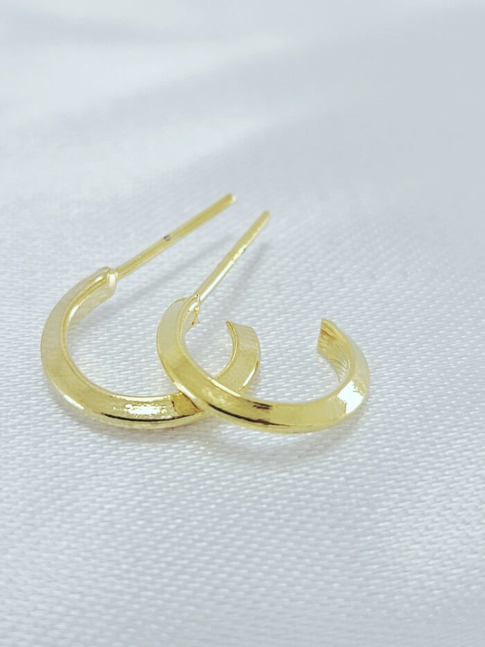 Brinco argola liso dourado