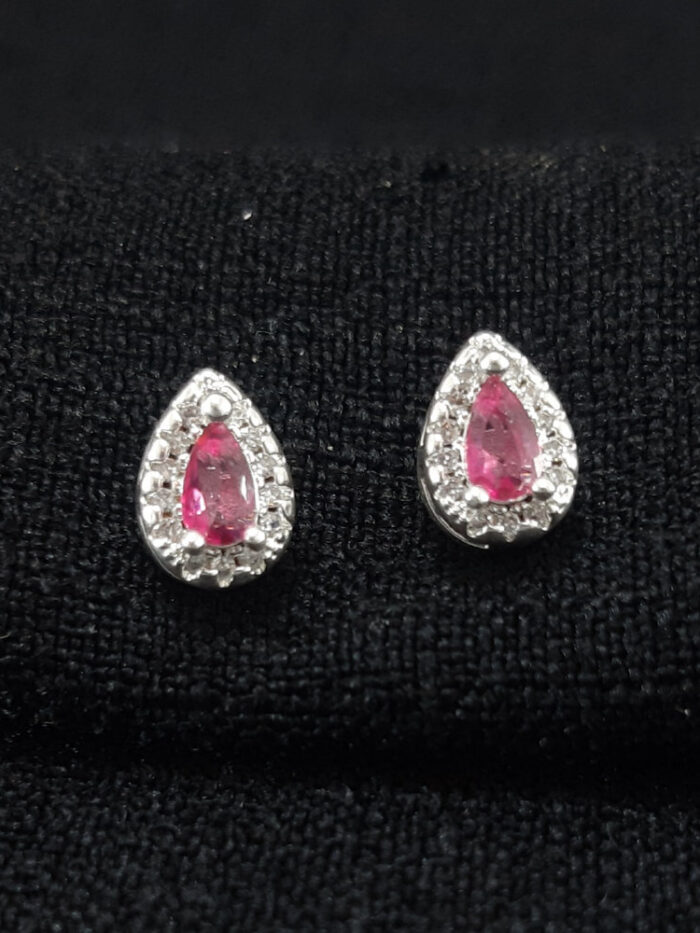 Brinco gota redor cravejado vermelho