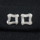 Brinco formato losango cravejado vazado