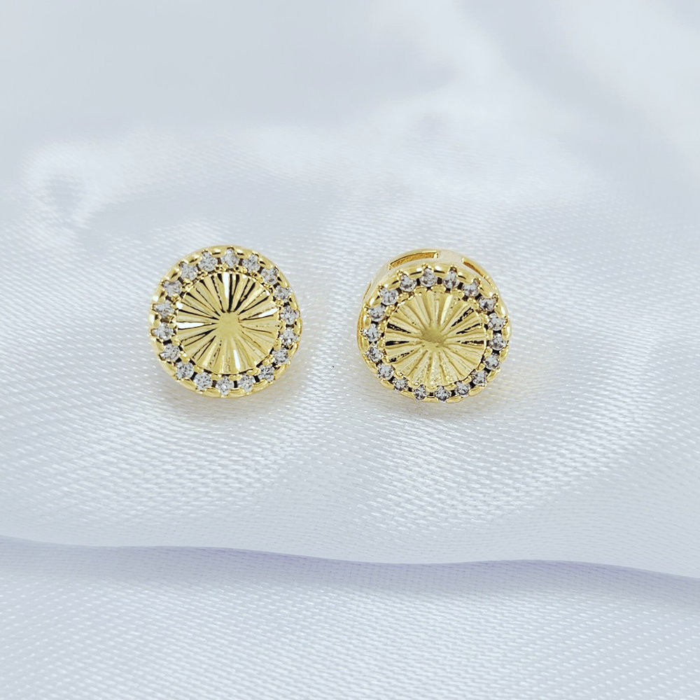 Brinco circulo detalhado borda vazada