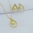 Conjunto gota pérola com borda cravejada