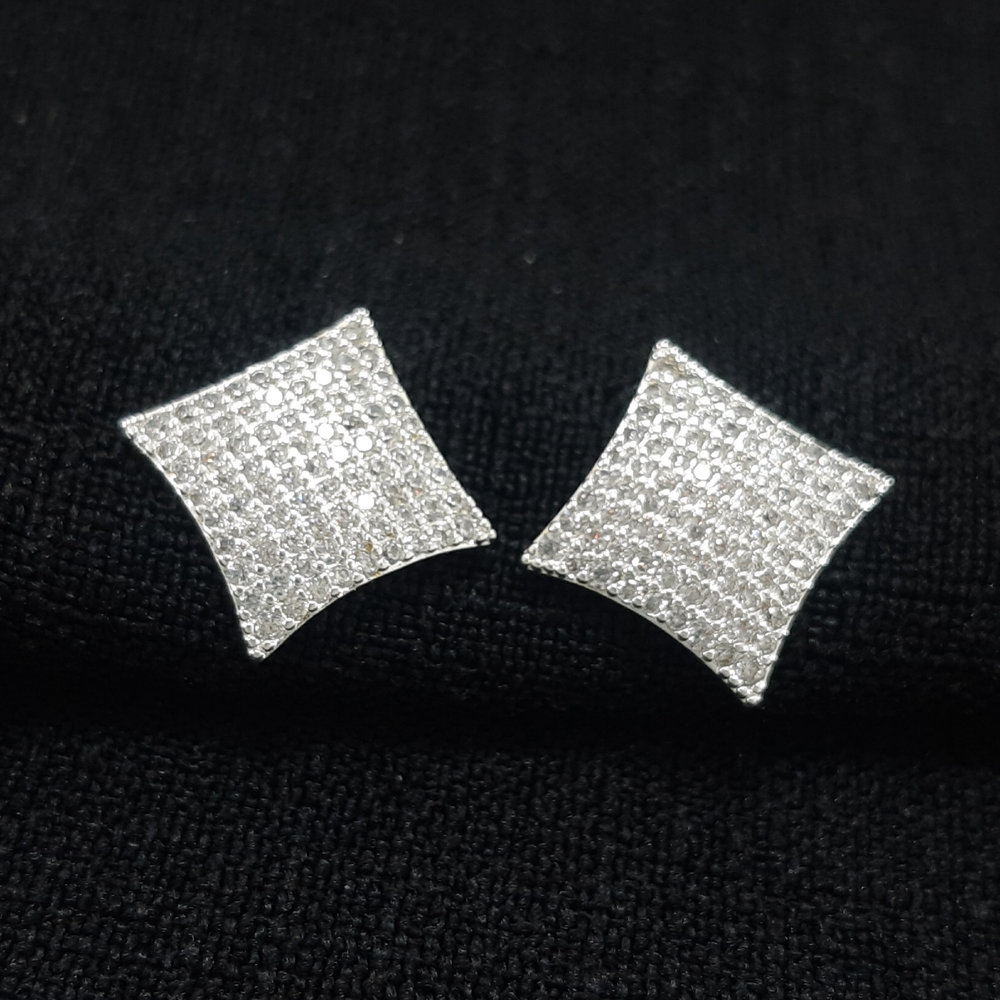 Brinco quadrado cravejado