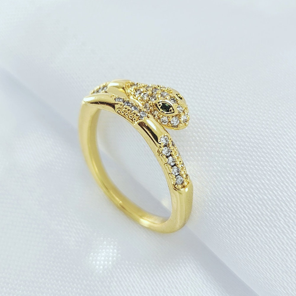 Anel regulável formato cobra cravejado