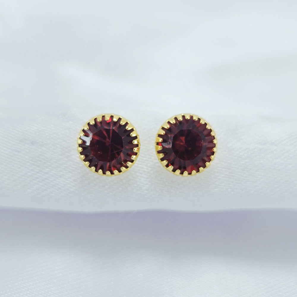 Brinco redondo com borda detalhado dourado - Imagem 4