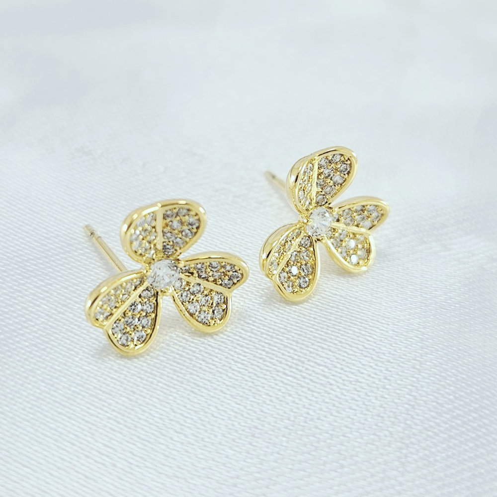 Brinco flor pétalas detalhe coração - Imagem 2