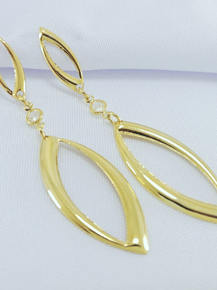 Brinco eliptico com ponto de luz