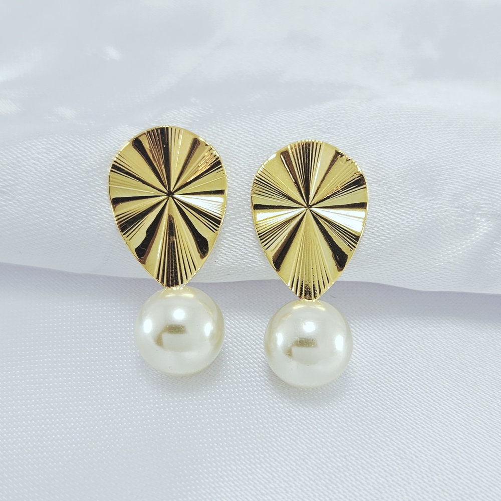 Brinco base martelado com perola