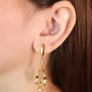 Brinco pendulo com ponto de luz e fios lisos