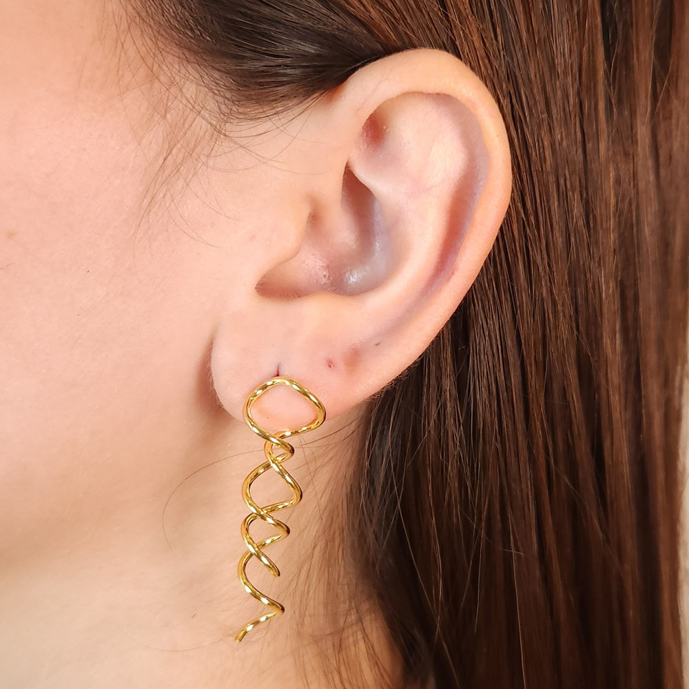 Brinco fios ondulados dourado