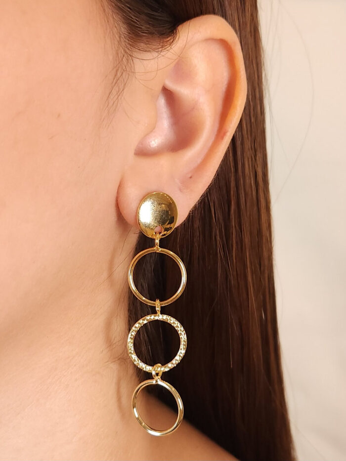 Brinco círculos liso e detalhado