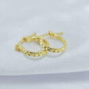 Brinco argolinha trabalhado dourado