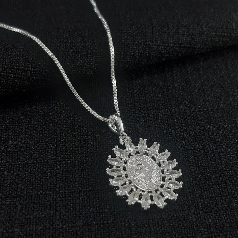 Gargantilha com pingente nossa senhora das graças e pedras cristal