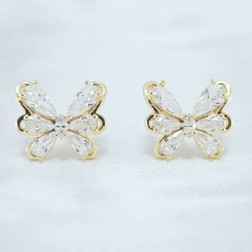 Brinco borboleta com cristais redor liso