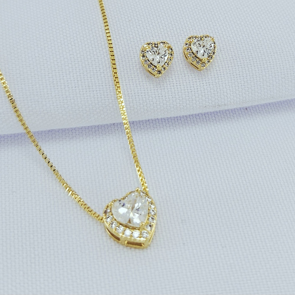 Conjunto coração cravejado borda vazada