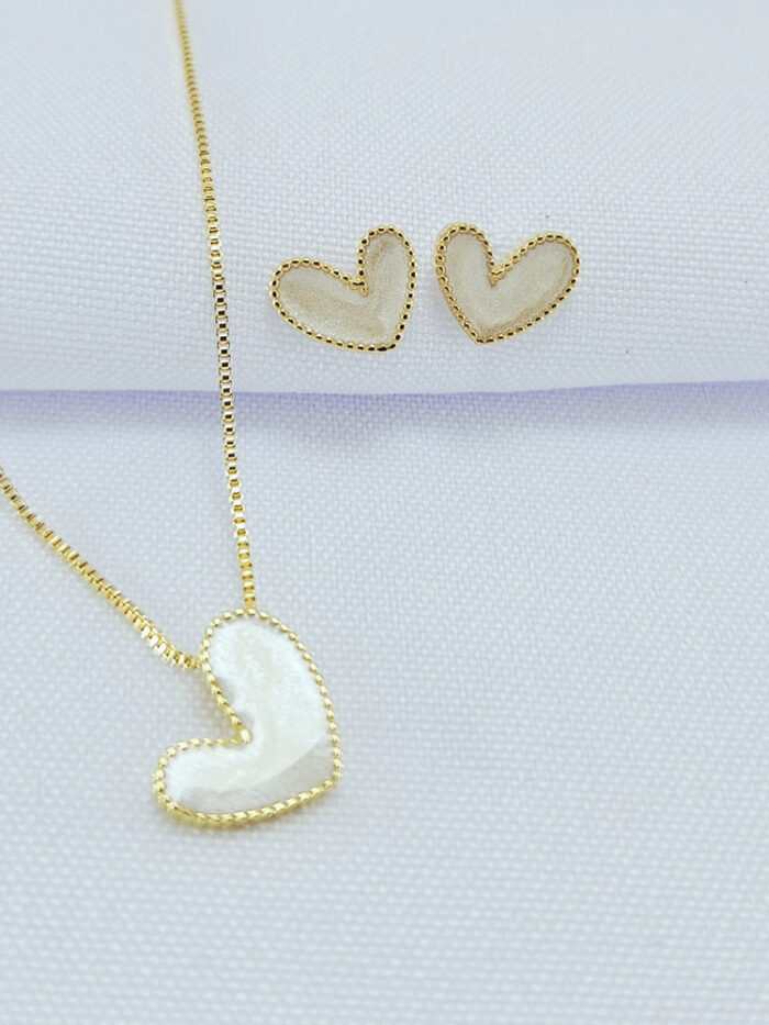 Conjunto coração branco borda detalhada