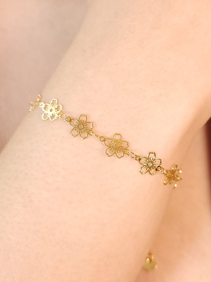 Pulseira flores vazado dourado