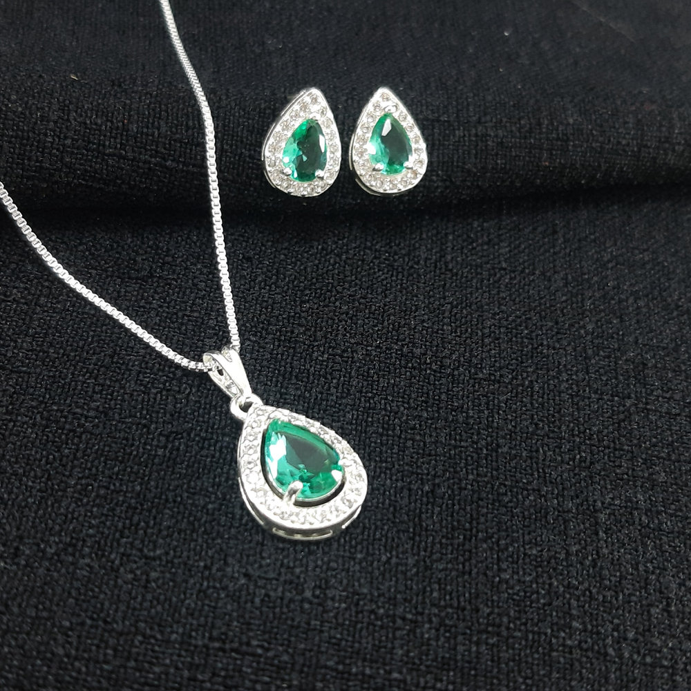 Conjunto gota verde esmeralda cravejada