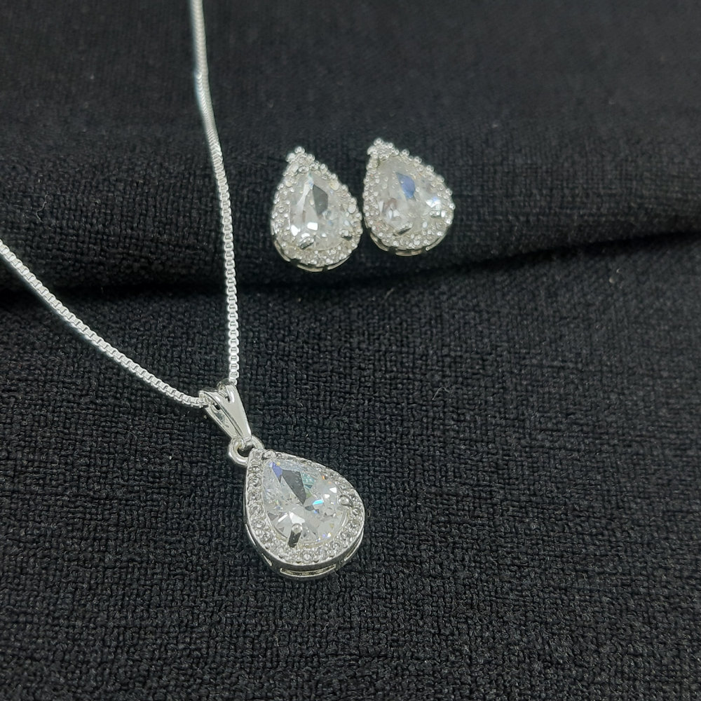 Conjunto gota cristal cravejada