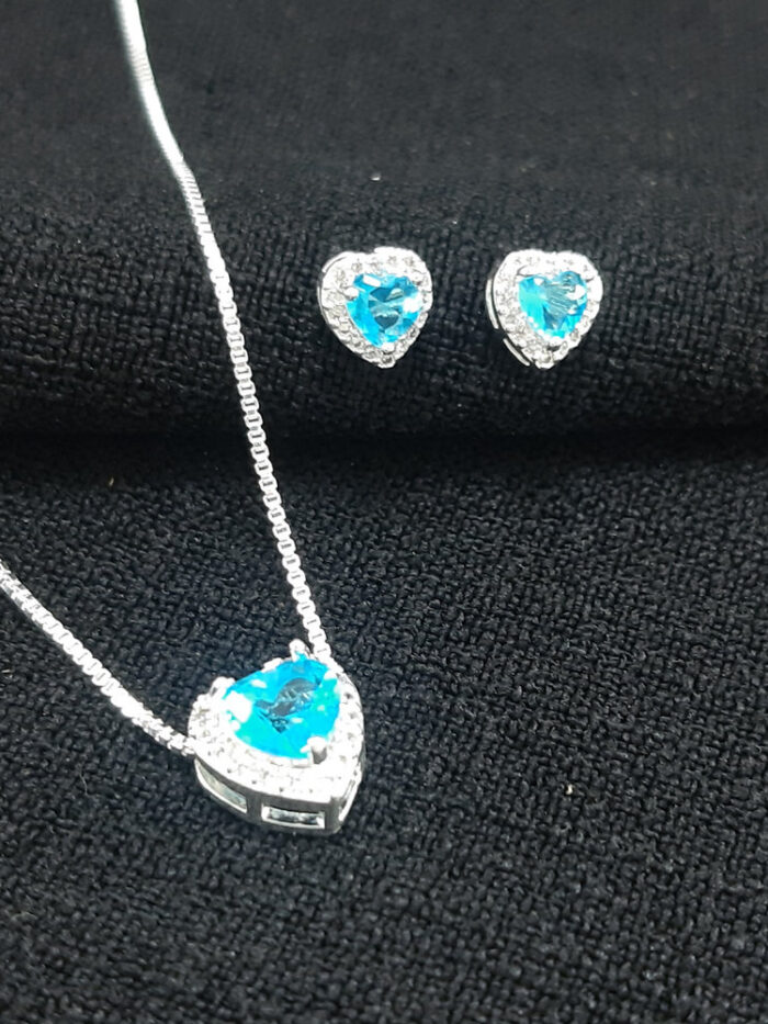 Conjunto com coração borda cravejada