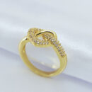 Anel coração cravejado com detalhe liso