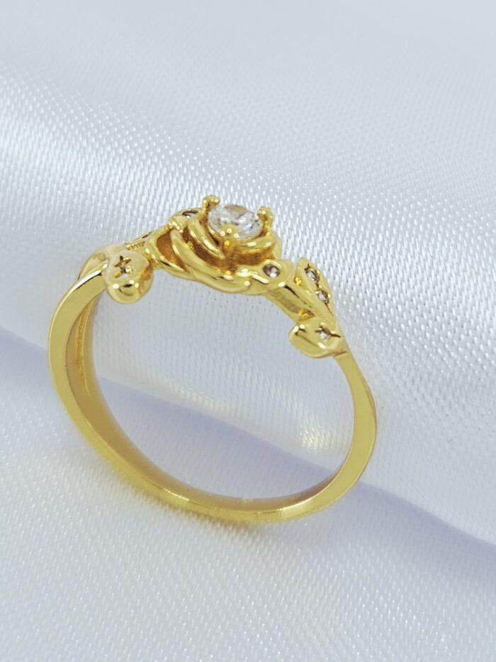 Anel detalhe flor com zircônia