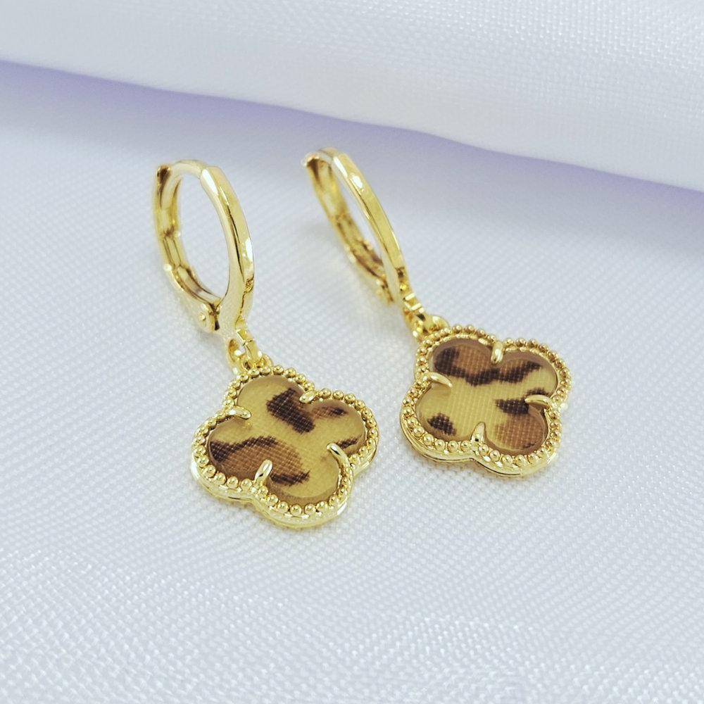 Argola trevo borda detalhado leopardo