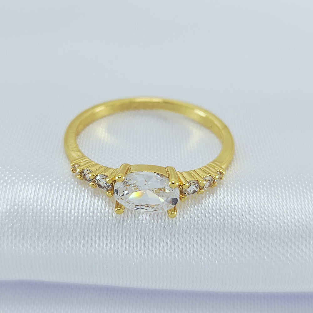 Anel cravejado com pedra oval central - Imagem 2