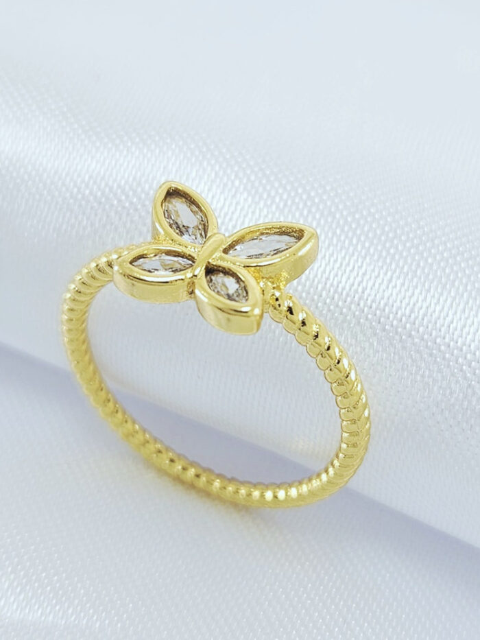 Anel fio torcido com borboleta cristal