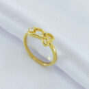 Anel fios lisos entrelaçados com ponto de luz