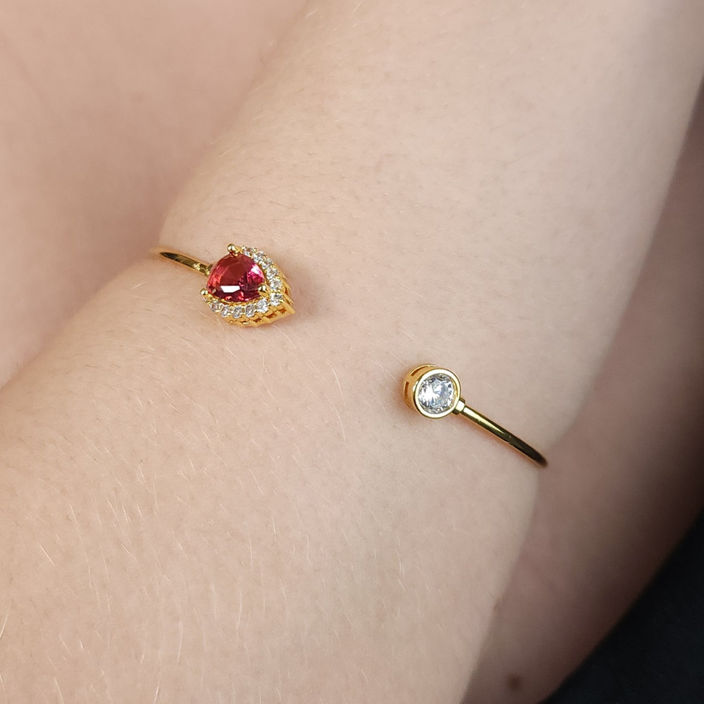 Bracelete gota borda cravejada com ponto de luz