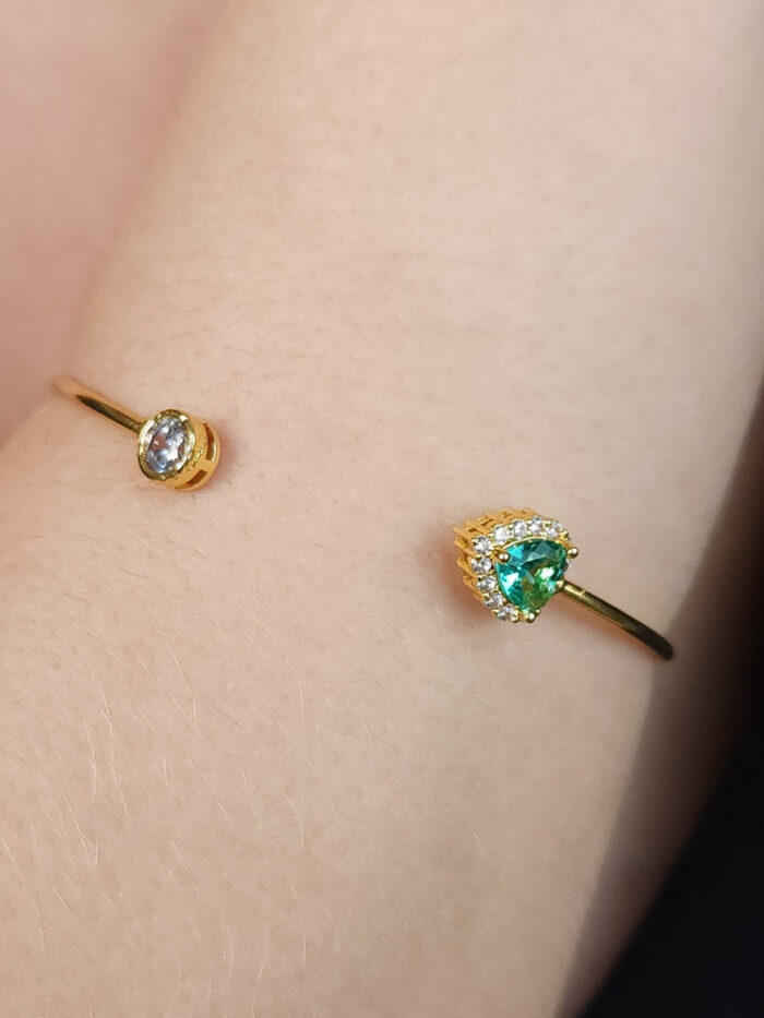 Bracelete coração cravejado com ponto luz